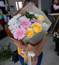 Букет цветов из:  Герберы, Розы и Хризантемы в Острогорке